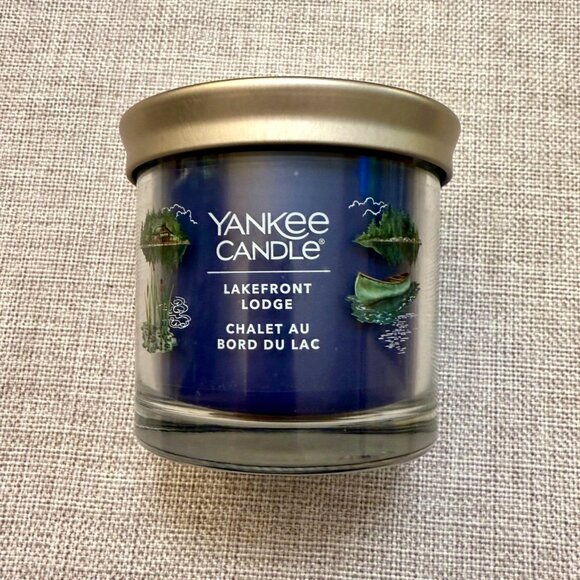 Yankee Candle Lakefront Lodge Scented Jar Blue Candle 3.4 oz with Metal Lid - Picture 1 of 8